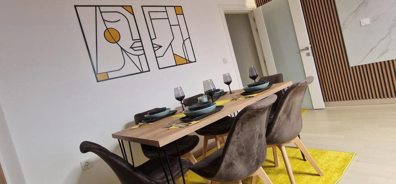 Luxury Yellow & Modern Apartment Skopie Exterior foto