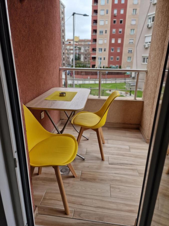 Luxury Yellow & Modern Apartment Skopie Exterior foto