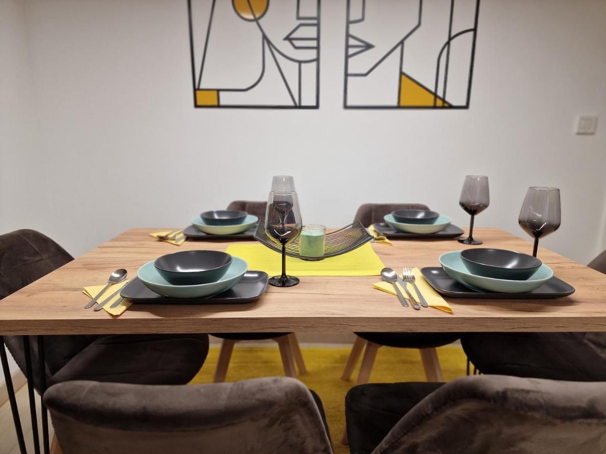 Luxury Yellow & Modern Apartment Skopie Exterior foto